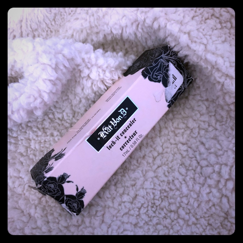 NEW IN BOX, Kat Von D lock it concealer.